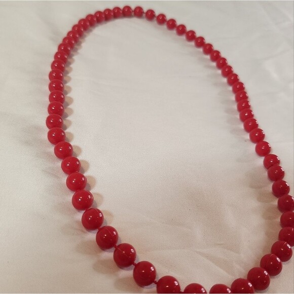 Elegant Simple Red Beaded Necklace - Picture 2 of 2
